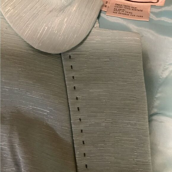 This Carlisle two-piece 100% silk skirt suit size 2 formal holiday New Year’s - Picture 14 of 15